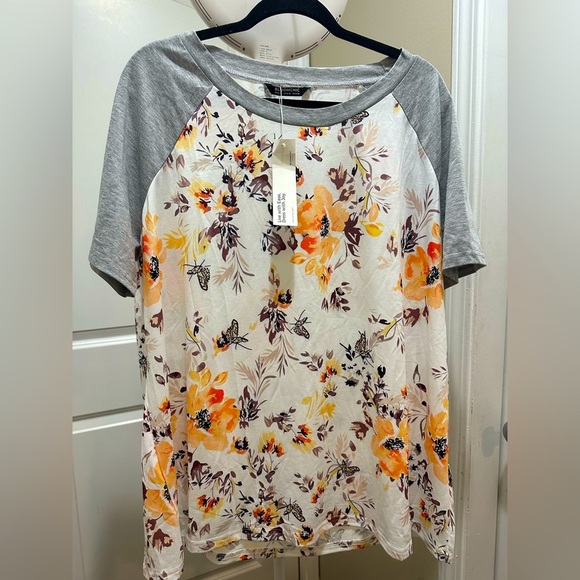 Bloomchic Plus Size Floral & Butterfly Print Raglan Sleeve T-Shirt - Picture 3 of 4